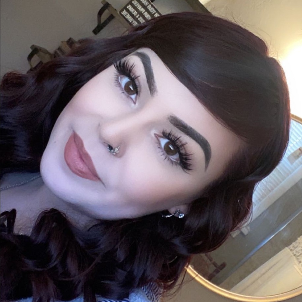 Meet your Posher, Jade